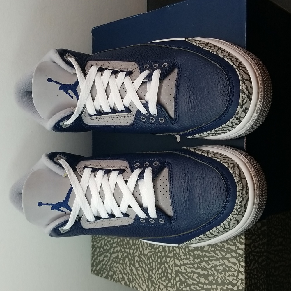 PER-OWNED WITH OG BOX!! Air Jordan 3 Retro "Georgetown" - Picture 1 of 9